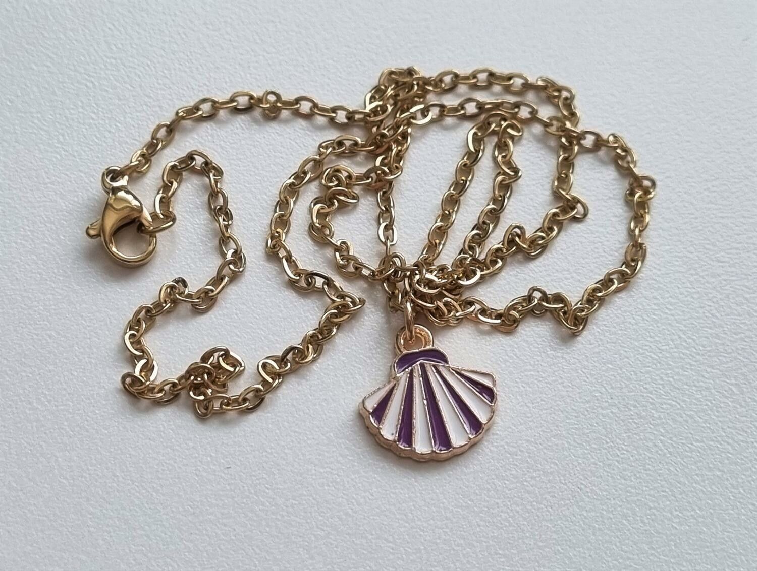 Halsband med ett snäckskal (45 cm lång kedja)
