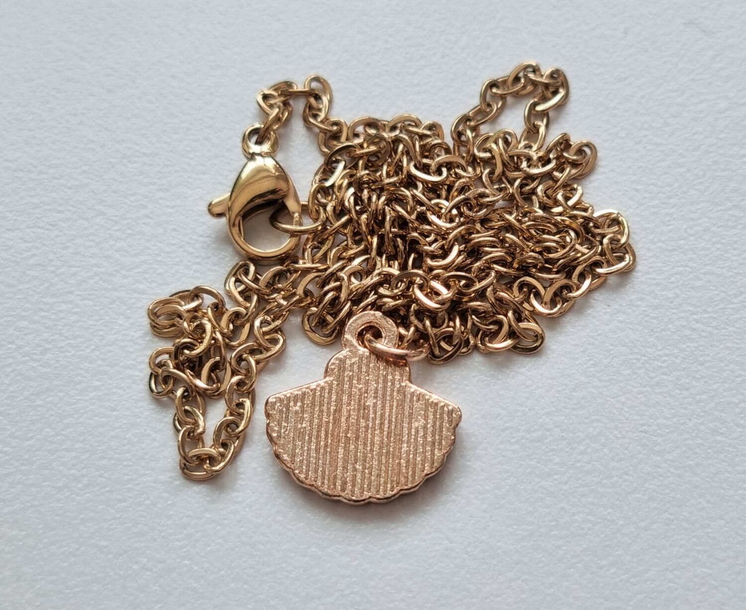 Halsband med ett snäckskal (45 cm lång kedja)