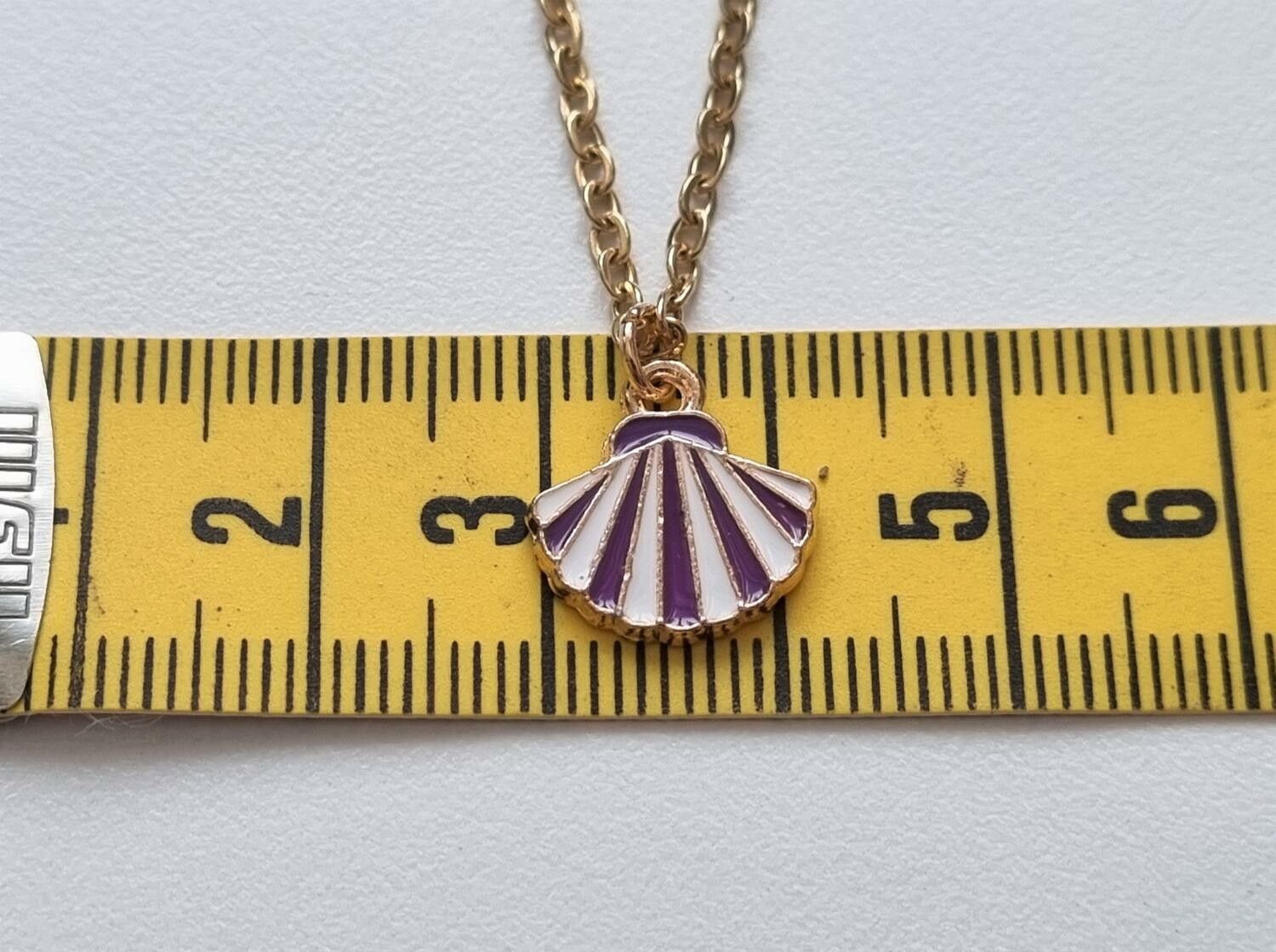 Halsband med ett snäckskal (45 cm lång kedja)