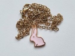 Halsband med en rosa kanin (50 cm lång kedja) Kaninberlock