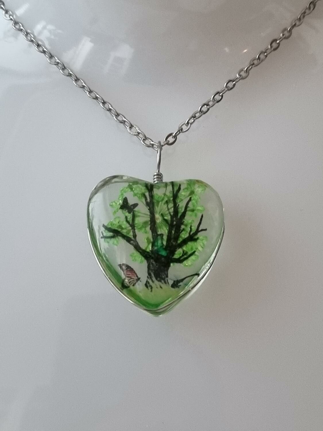 Halsband med hjärtformad glasberlock - Stort träd (45 cm lång kedja) - Grön