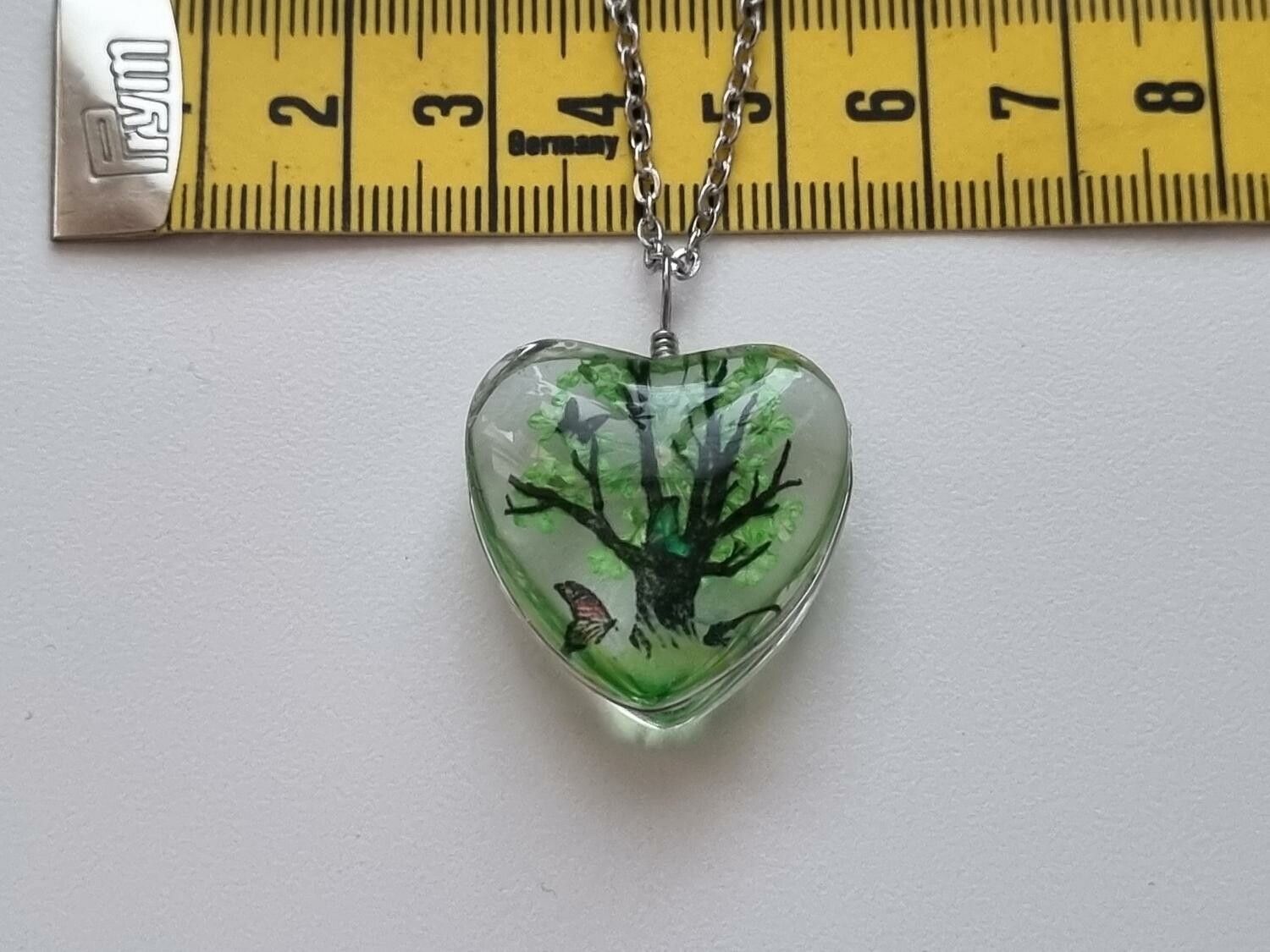 Halsband med hjärtformad glasberlock - Stort träd (45 cm lång kedja) - Grön