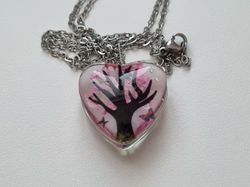 Halsband med hjärtformad glasberlock - Stort träd (45 cm lång kedja) - Cerise