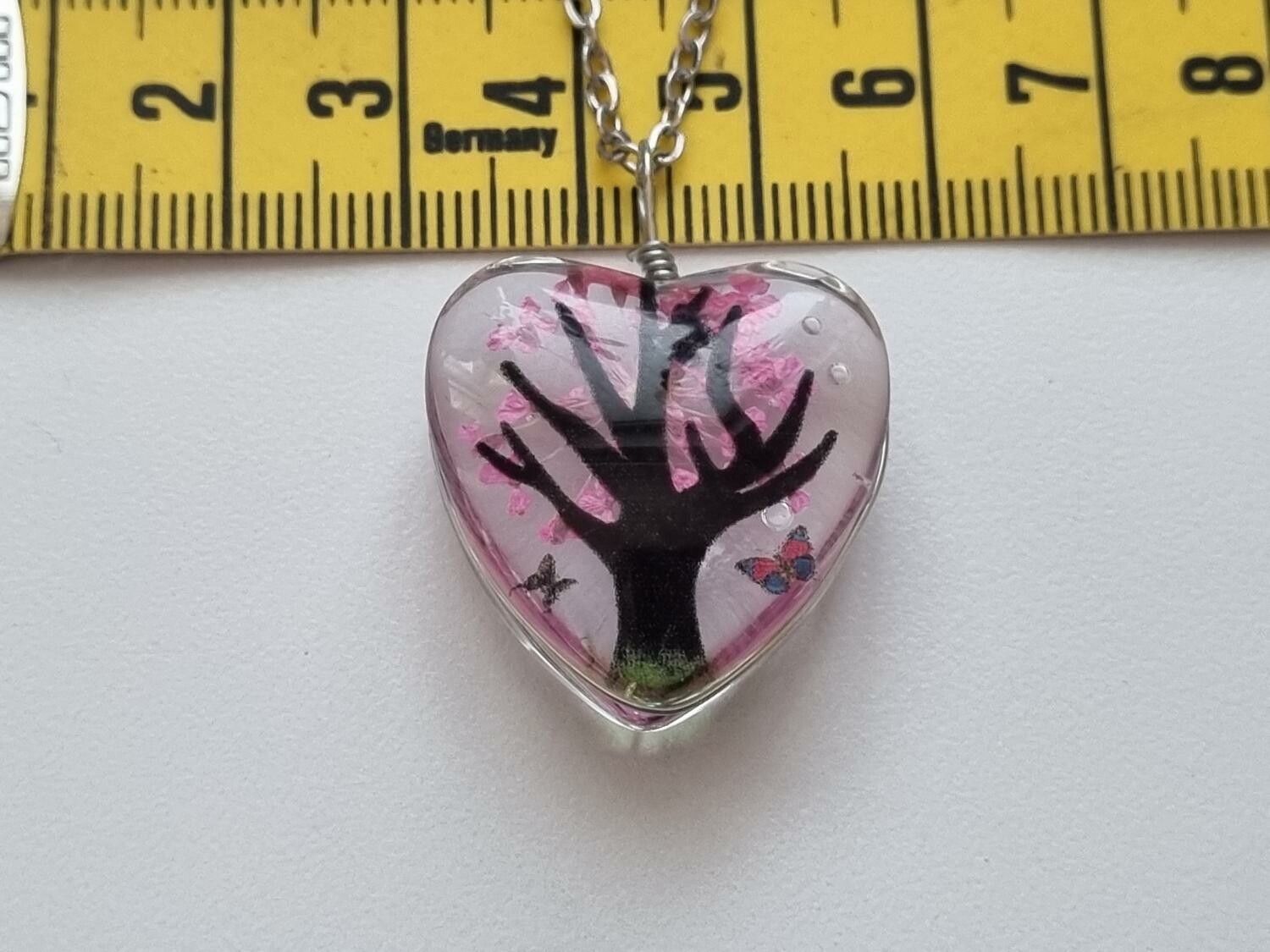 Halsband med hjärtformad glasberlock - Stort träd (45 cm lång kedja) - Cerise