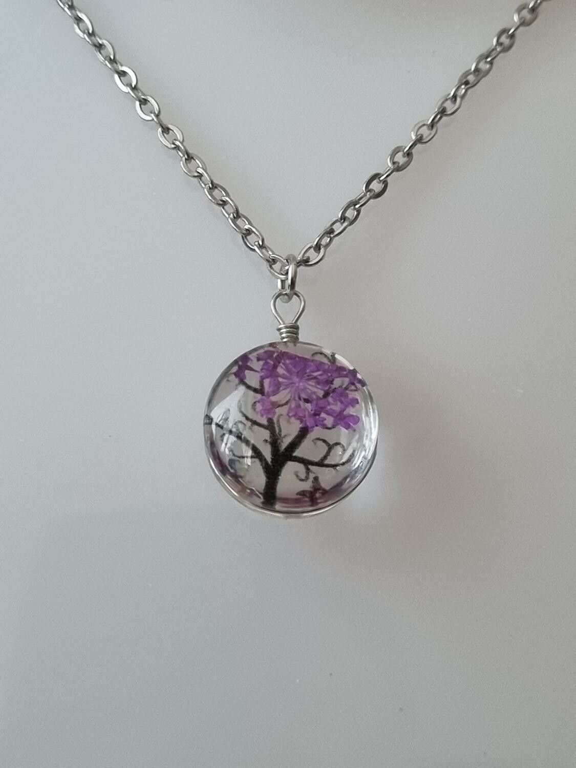 Halsband med rund glasberlock - Lila träd (45 cm lång kedja)