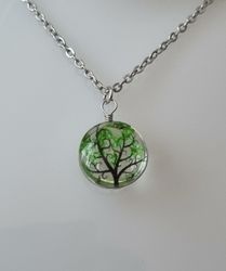 Halsband med rund glasberlock - Grönt träd (45 cm lång kedja)