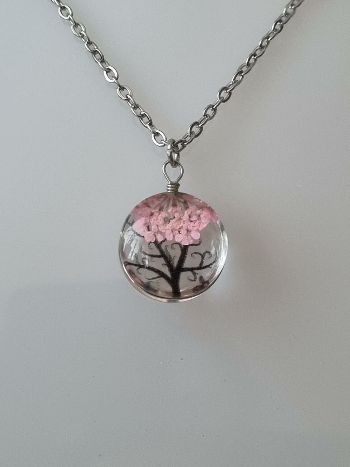 Halsband med rund glasberlock - Rosa träd (45 cm lång kedja)