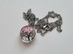 Halsband med rund glasberlock - Sött rosa träd (45 cm lång kedja)