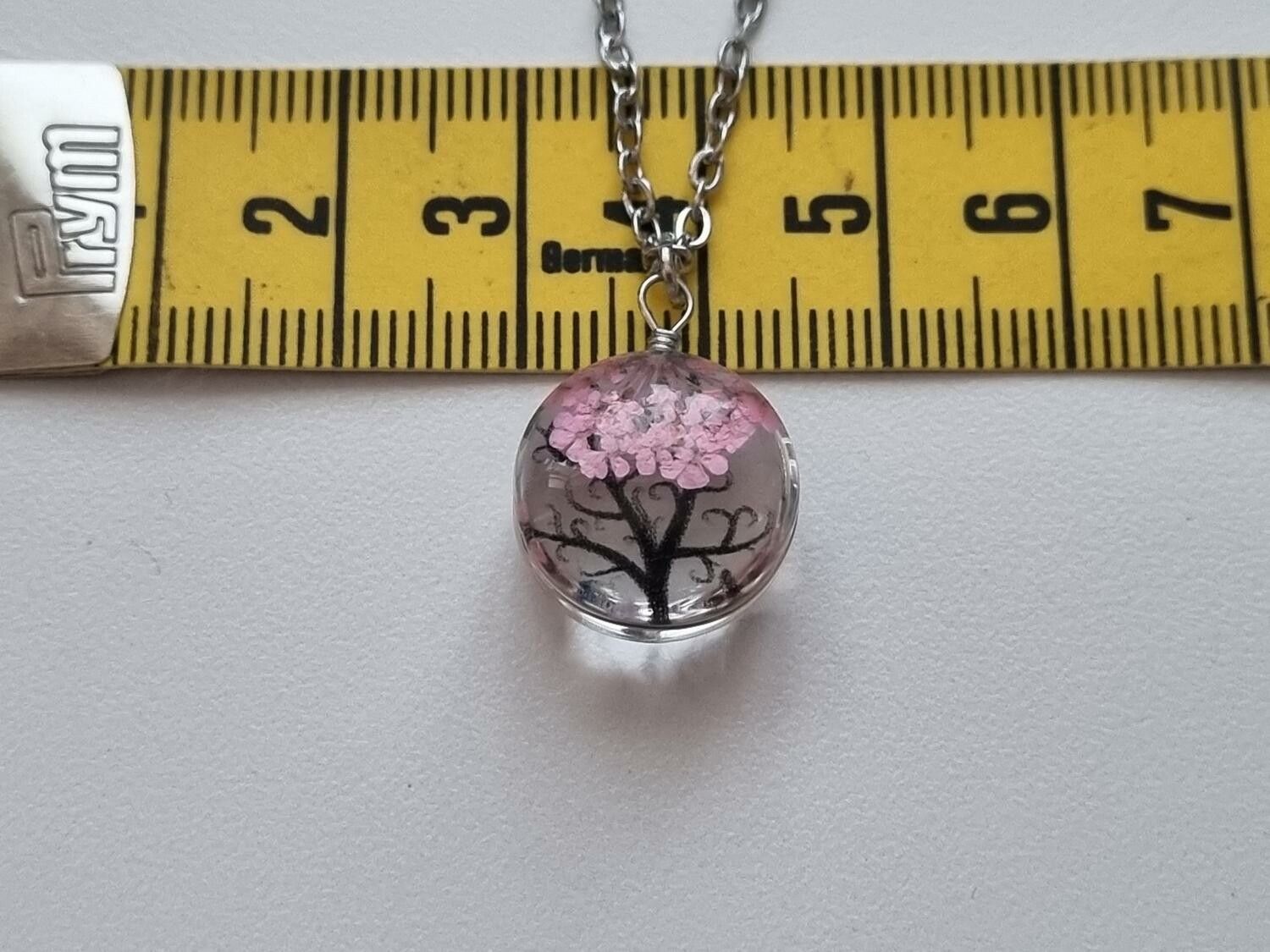 Halsband med rund glasberlock - Rosa träd (45 cm lång kedja)