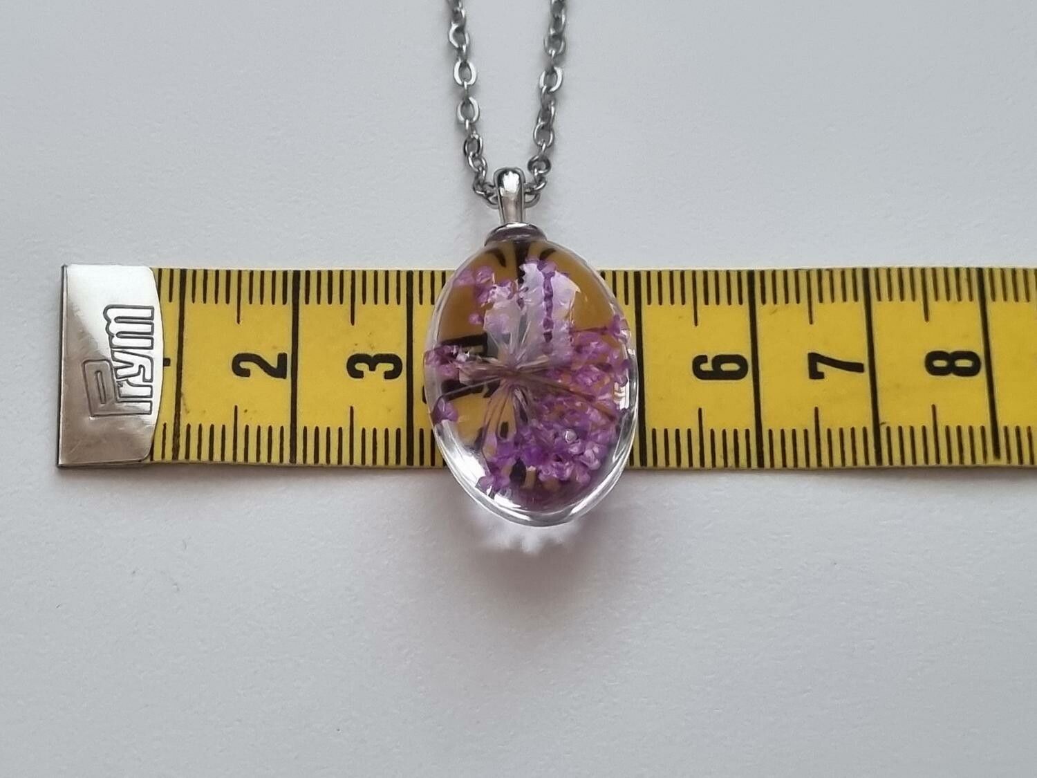 Halsband med oval glasberlock (45 cm lång kedja) - Lila glasberlock