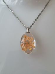 Halsband med oval glasberlock (50 cm lång kedja) - Orange glasberlock