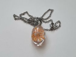 Halsband med oval glasberlock (50 cm lång kedja) - Orange glasberlock