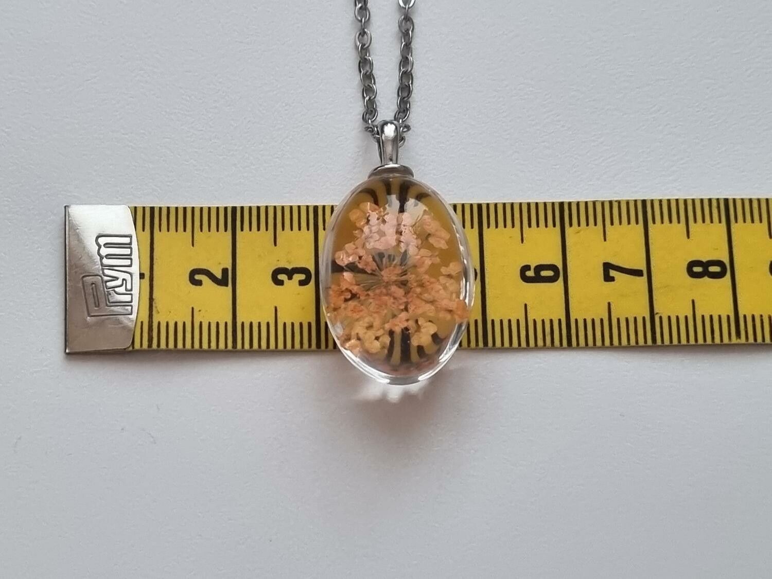 Halsband med oval glasberlock (50 cm lång kedja) - Orange glasberlock