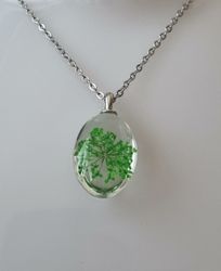 Halsband med oval glasberlock (45 cm lång kedja) - Grön glasberlock
