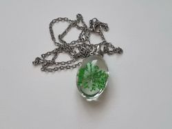 Halsband med oval glasberlock (45 cm lång kedja) - Grön glasberlock