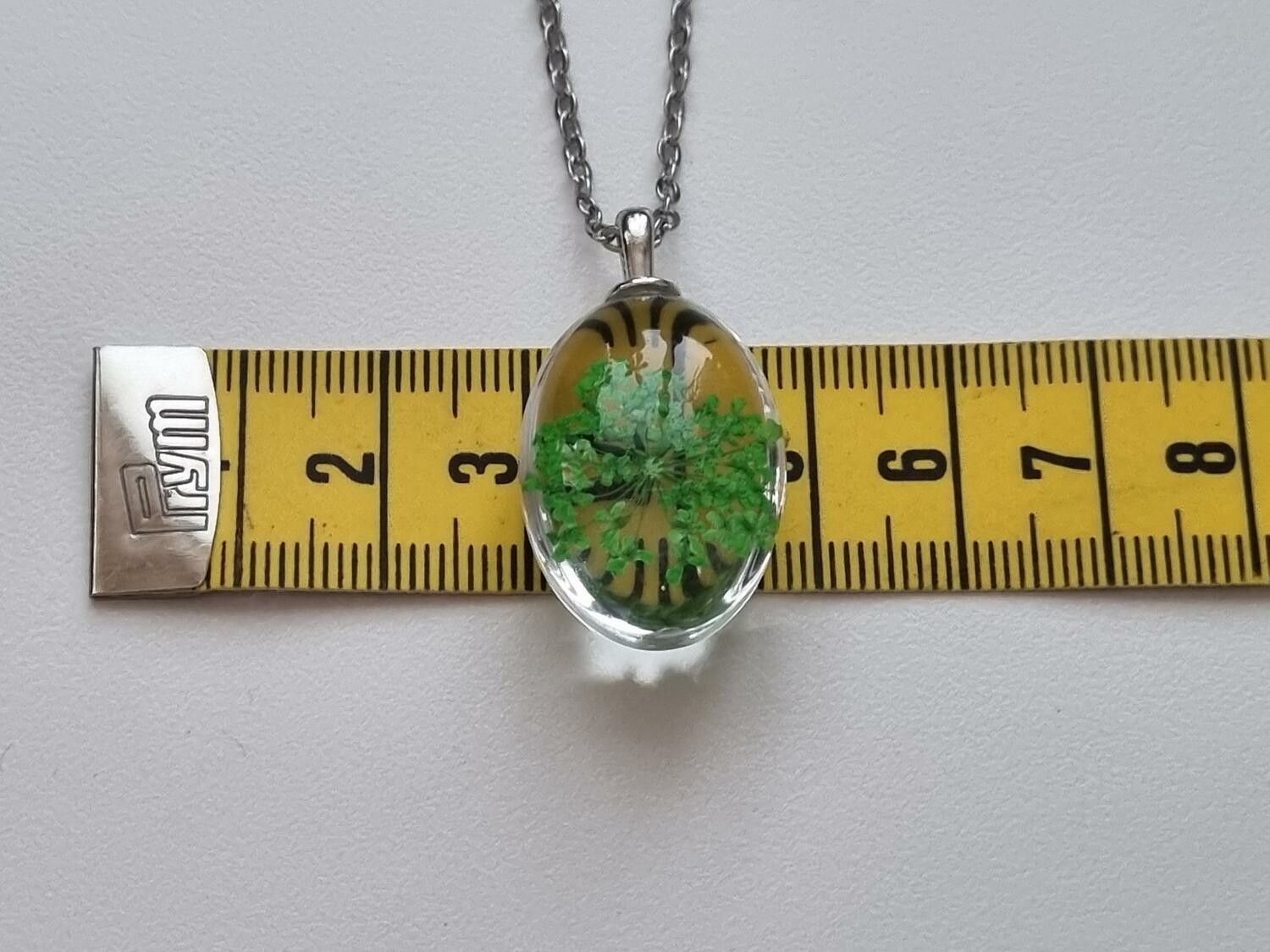 Halsband med oval glasberlock (45 cm lång kedja) - Grön glasberlock