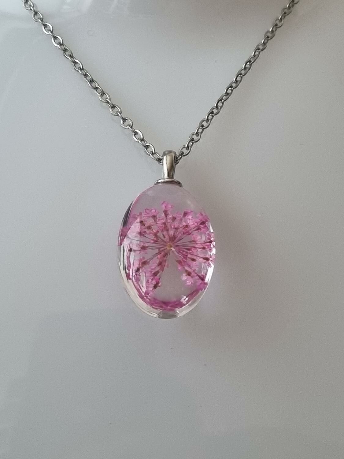 Halsband med oval glasberlock (50 cm lång kedja) - Lila/cerise