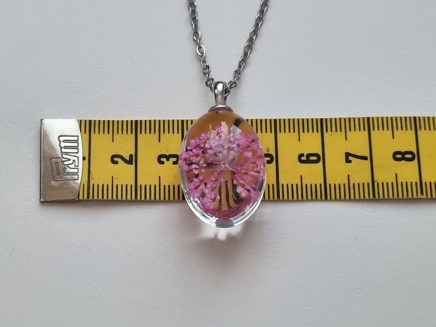 Halsband med oval glasberlock (50 cm lång kedja) - Lila/cerise