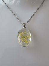 Halsband med oval glasberlock (50 cm lång kedja) - Gul