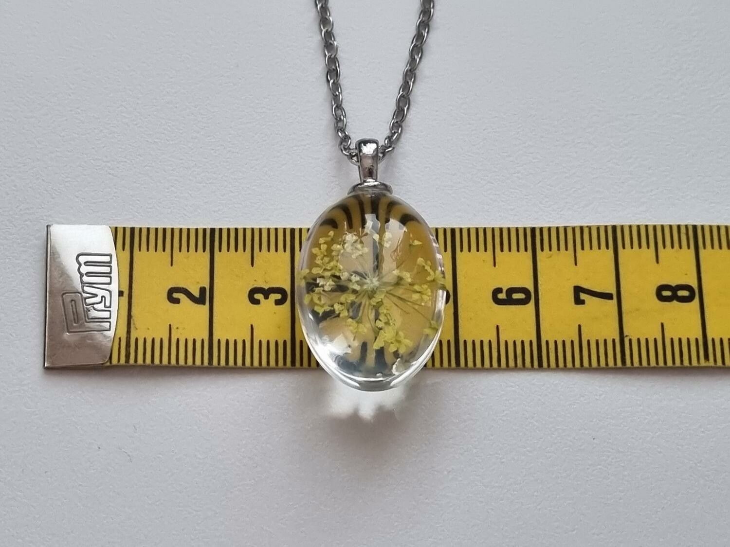 Halsband med oval glasberlock (50 cm lång kedja) - Gul