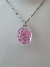 Halsband med oval glasberlock (50 cm lång kedja) - Cerise/lila