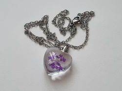 Halsband med hjärtformad glasberlock (50 cm lång kedja) - Lila