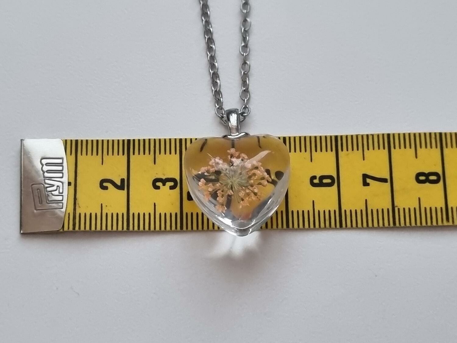 Halsband med hjärtformad glasberlock (50 cm lång kedja) - Orange