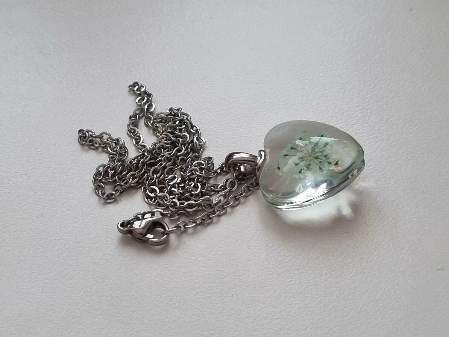 Halsband med hjärtformad glasberlock (50 cm lång kedja) - Grön/turkos