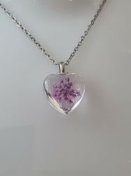 Halsband med hjärtformad glasberlock (50 cm lång kedja) - Lila