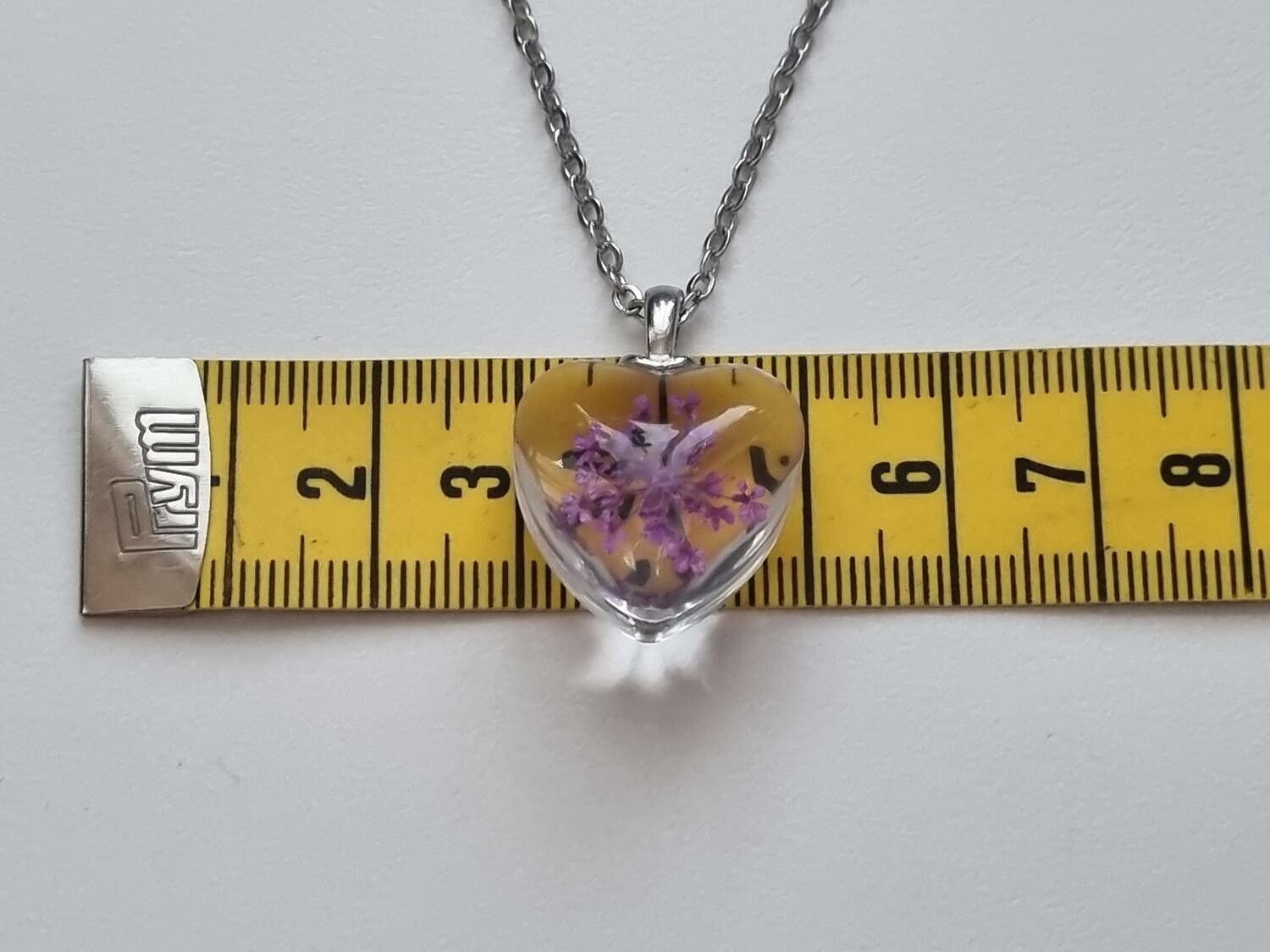 Halsband med hjärtformad glasberlock (50 cm lång kedja) - Lila