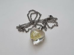 Halsband med hjärtformad glasberlock (50 cm lång kedja) - Gul