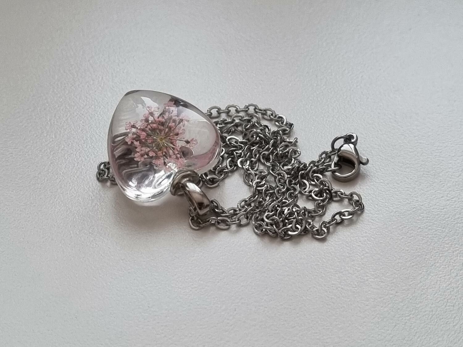 Halsband med hjärtformad glasberlock (50 cm lång kedja) - Rosa