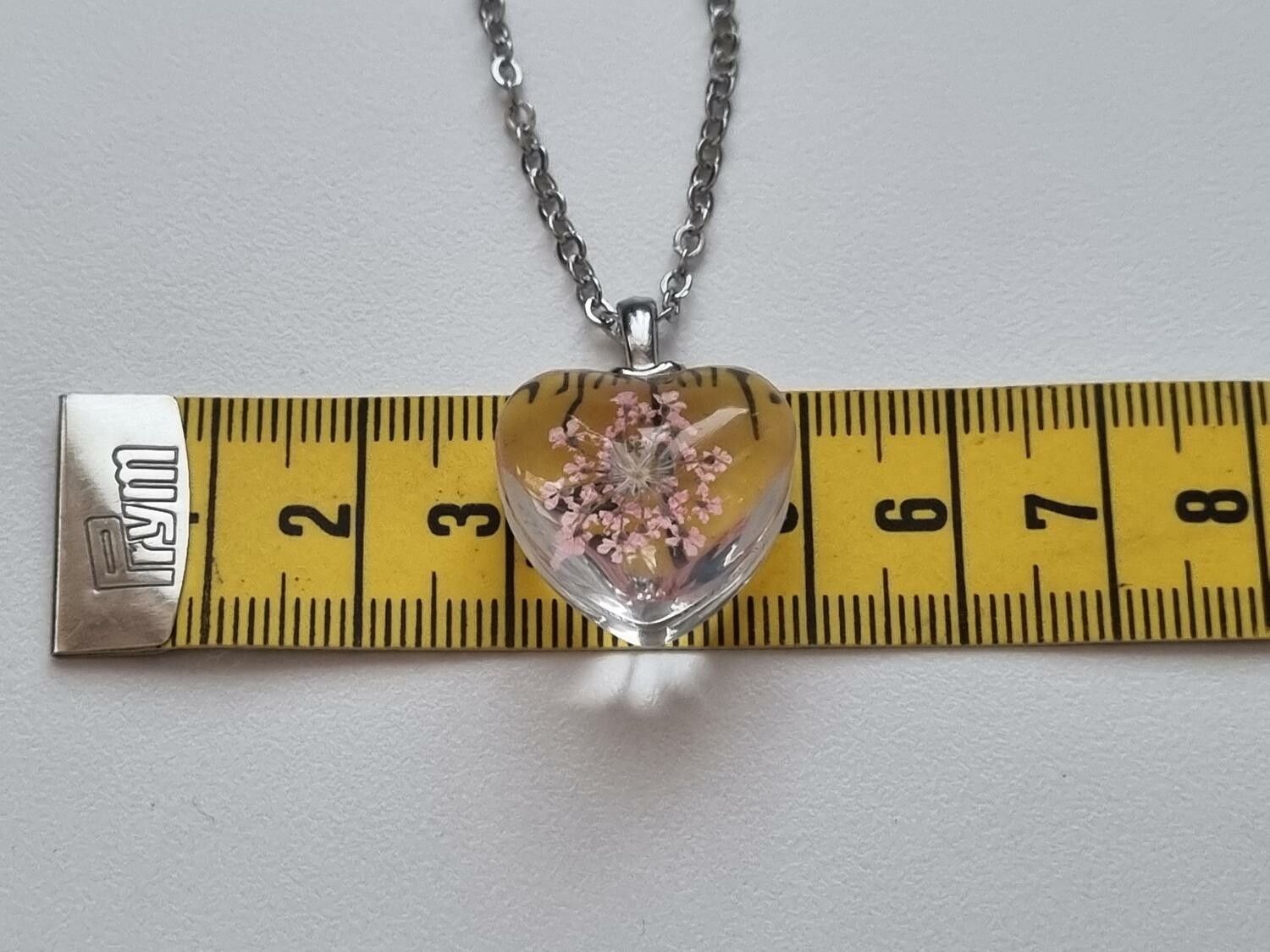 Halsband med hjärtformad glasberlock (50 cm lång kedja) - Rosa