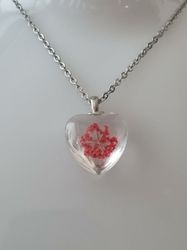 Halsband med hjärtformad glasberlock (50 cm lång kedja) - Röd