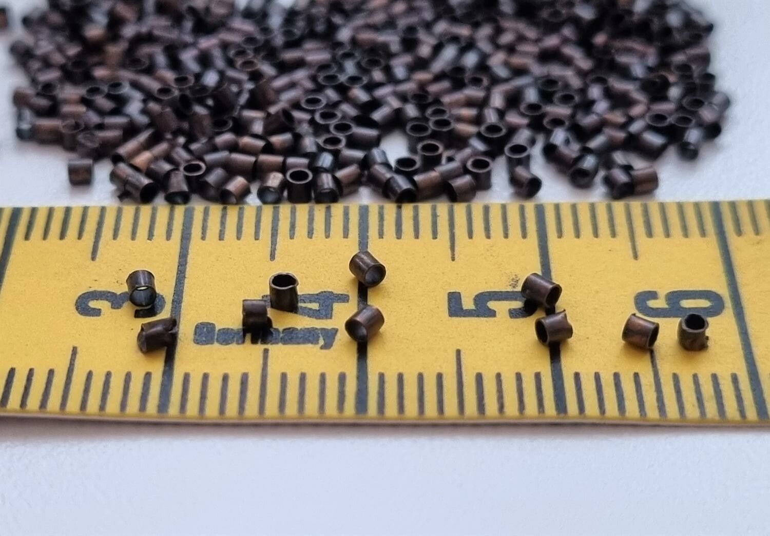 450 st kopparfärgade klämpärlor, crimp beads (1,5 mm)