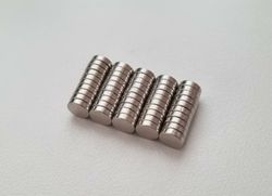 50 st Neodymium magneter (5x1,5 mm) runda magneter