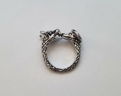 Silverfärgad ring - Orm med två huvuden (16,9 mm innermått, vikt 6 gram)