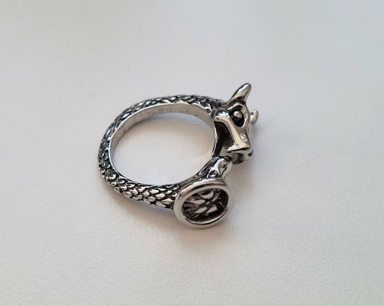 Silverfärgad ring - Orm med två huvuden (16,9 mm innermått, vikt 6 gram)
