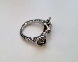 Silverfärgad ring - Orm med två huvuden (16,9 mm innermått, vikt 6 gram)