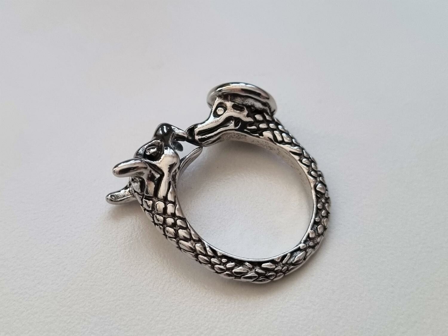 Silverfärgad ring - Orm med två huvuden (16,9 mm innermått, vikt 6 gram)