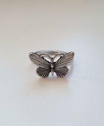 Silverfärgad ring - Fjäril (18,1 mm innermått, vikt 2 gram)