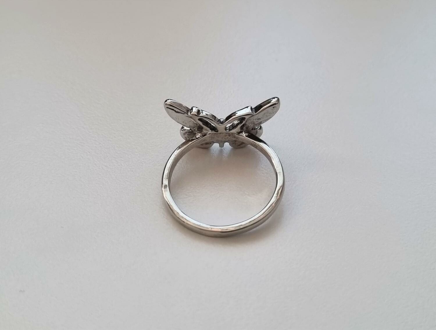 Silverfärgad ring - Fjäril (18,1 mm innermått, vikt 2 gram)