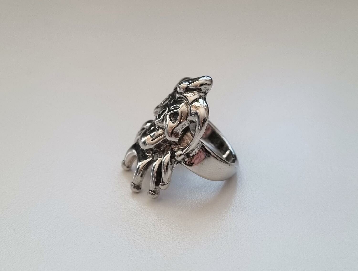 Silverfärgad ring - Joker / Narr (17,4 mm innermått, vikt 9  gram)