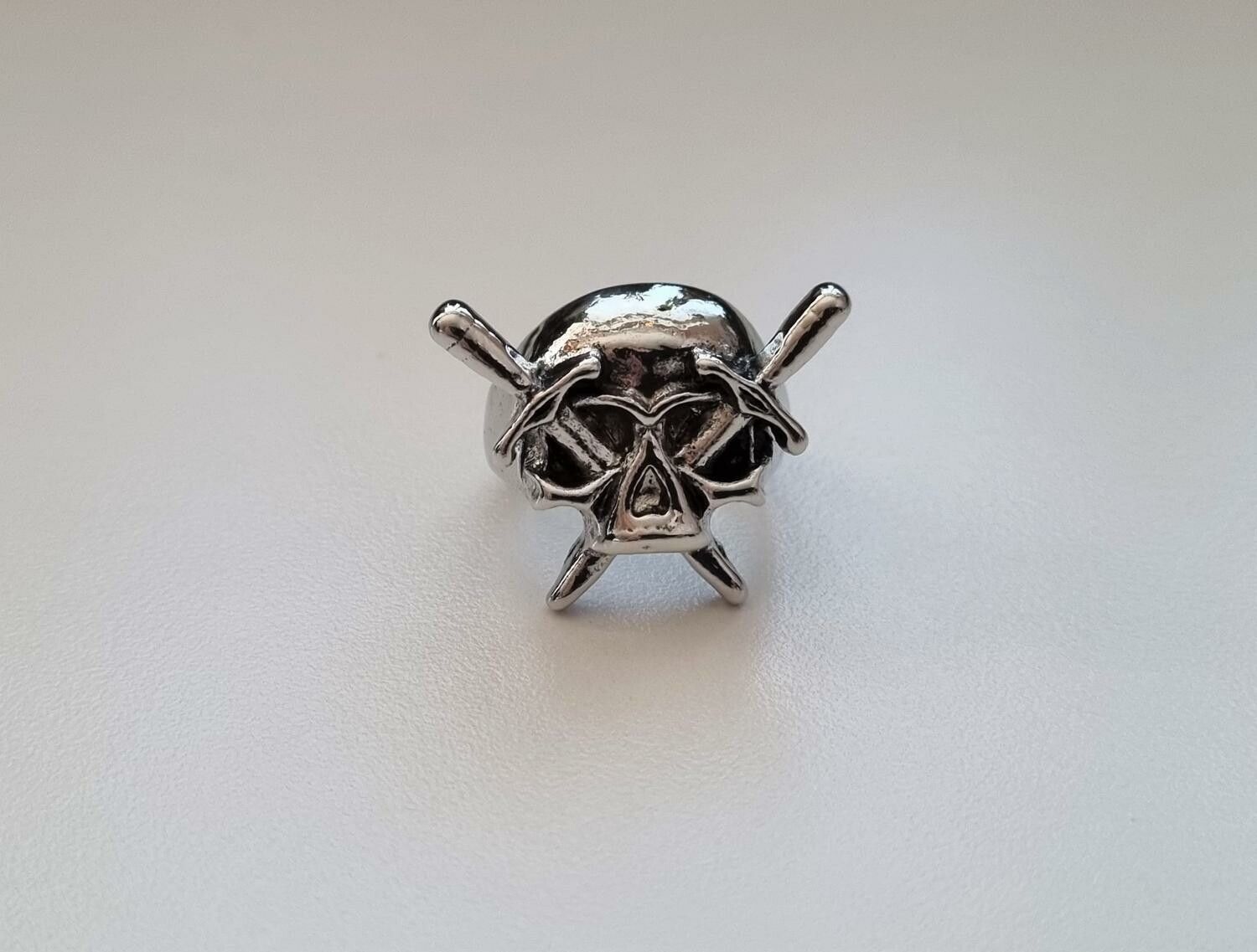 Silverfärgad ring - Dödskalle (17,3 mm innermått, vikt 9 gram)