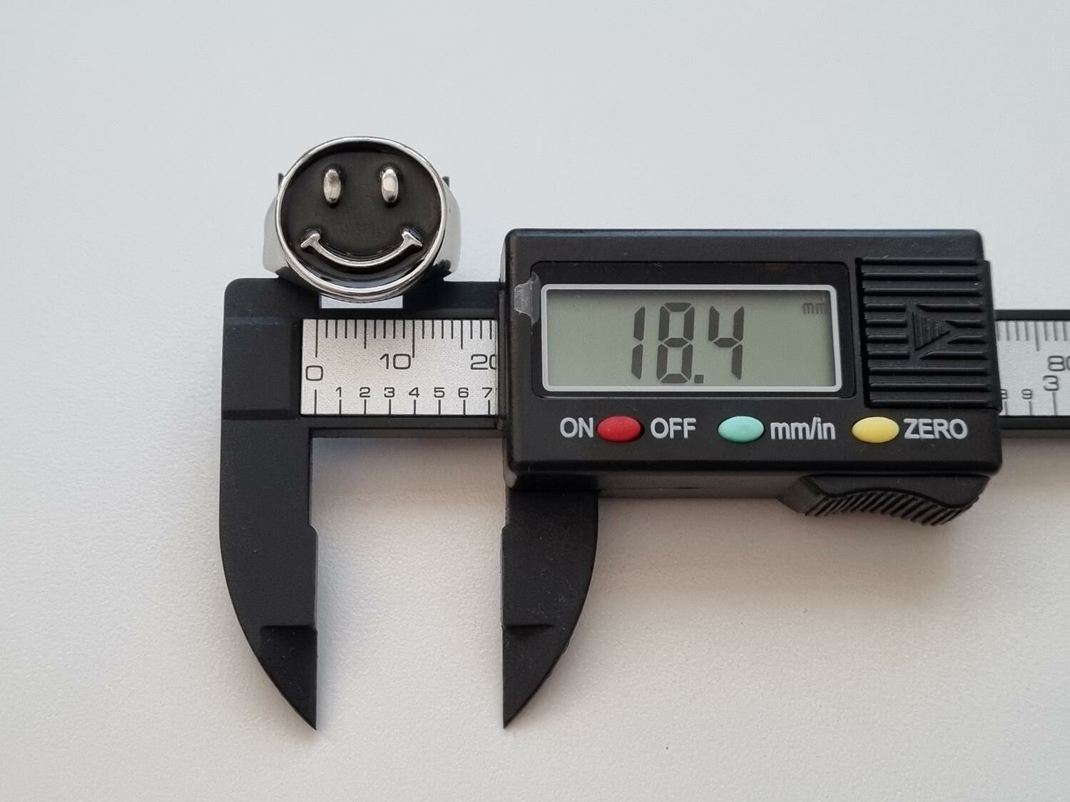 Silverfärgad ring - Smiley, smileyface (18,4 mm innermått, vikt 7 gram)