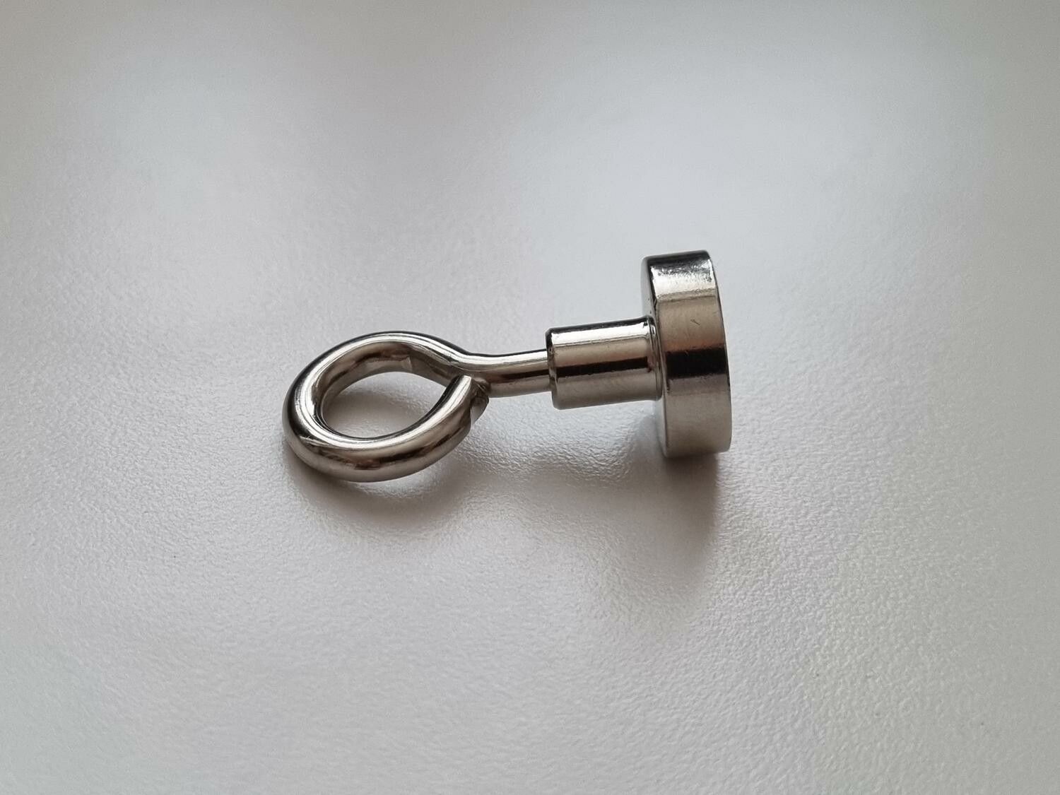 1 st Neodymium krok magnetisk krok med sluten ögla (ca 2 kg lyftkraft)