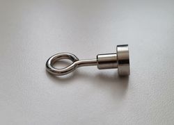 1 st Neodymium krok magnetisk krok med sluten ögla (ca 1,5 kg lyftkraft)