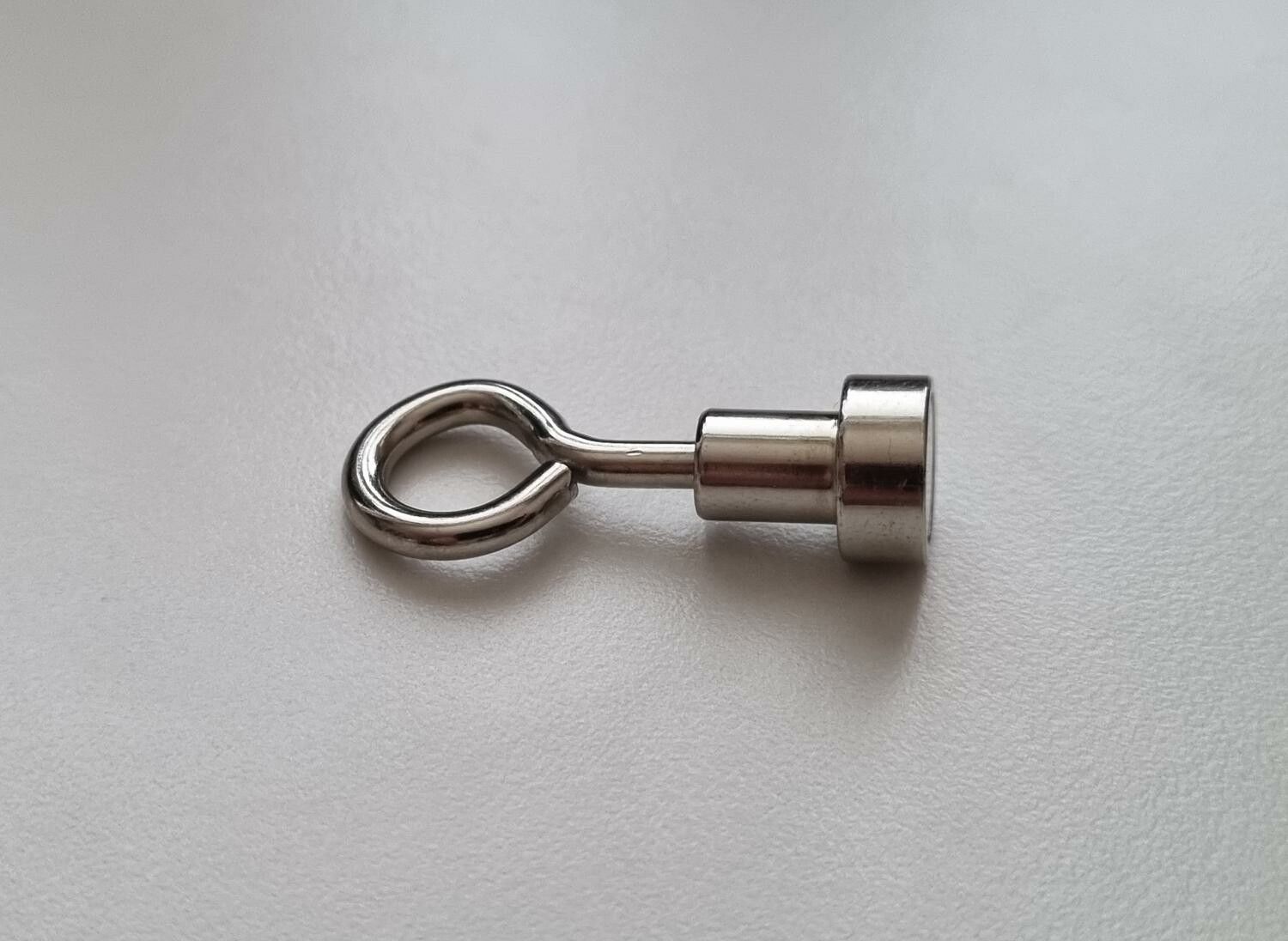 1 st Neodymium krok magnetisk krok med sluten ögla (ca 1 kg lyftkraft)