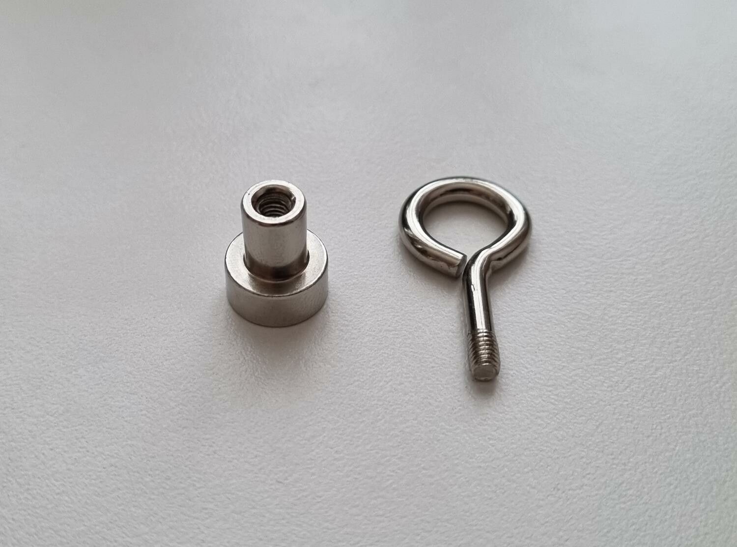 1 st Neodymium krok magnetisk krok med sluten ögla (ca 1 kg lyftkraft)