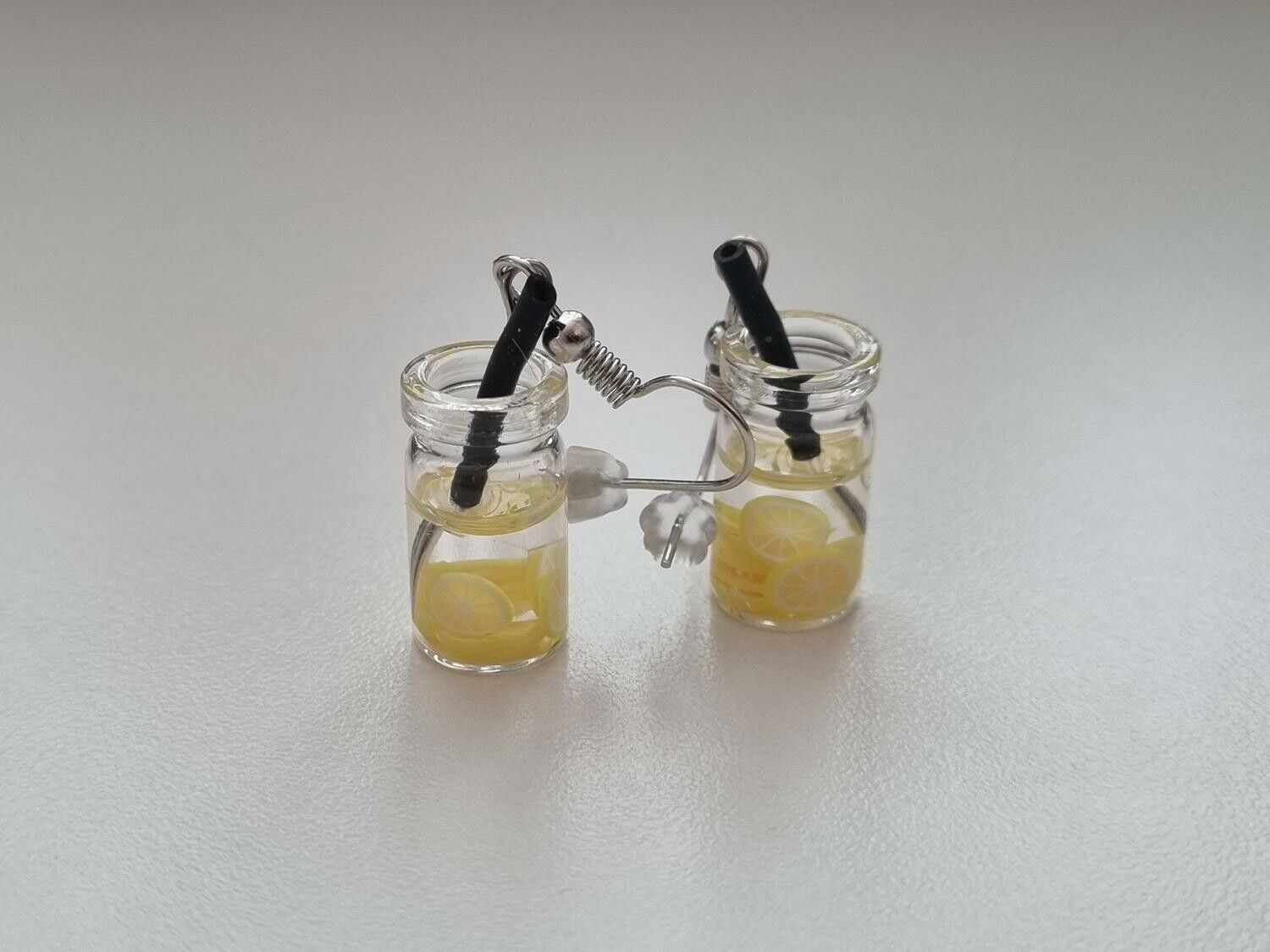 Örhängen, Miniatyr glasflaska / drink med fyllning (variant 11)